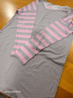Victoria's Secret Pink and Gray Long-Sleeve Pajama Top